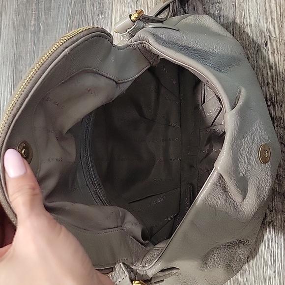 Marc Jacobs Pebbled-leather Shoulder Bag - Picture 8 of 14